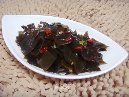 Spicy stir-fried seaweed