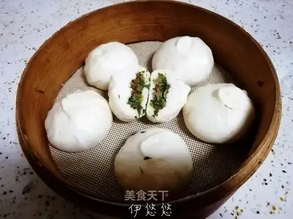 A green mushroom bag