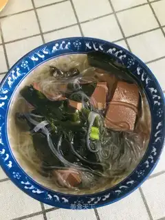 A dress with duck blood fan soup
