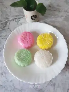 Homemade ice lunar cakes