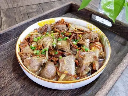 Worm grass and veggie pigeon meat
