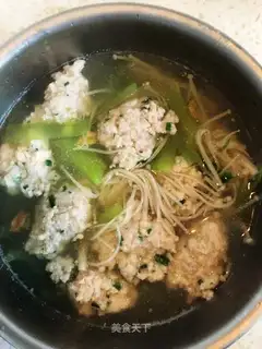 The golden mushroom meatball soup