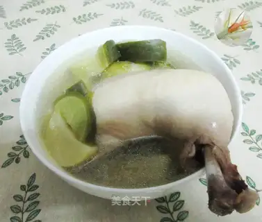 Blue radish chicken leg soup