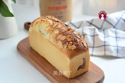 Cheese almond double-coloured toast