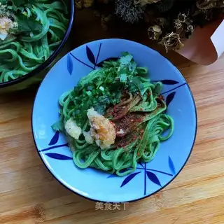 Scrambled garlic spinach noodles