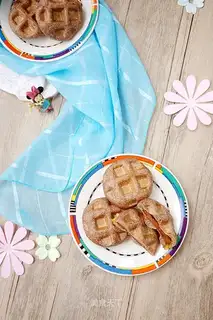 Cheeky-legged cheese and waffles