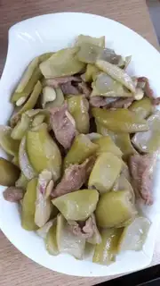 Dog bean fried meat