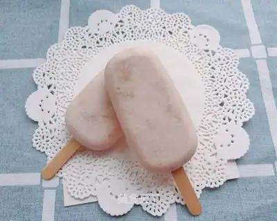 Strawberry pudding ice cream