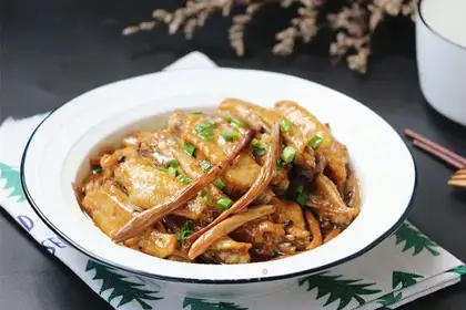 Gold needles steam chicken wings