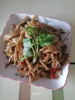 Five flowers and wet meat
