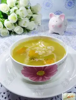 Porridge of oatmeal red pumpkin