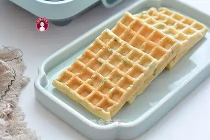 Onion sesame pine waffles