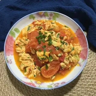 Onion eggs fried tomatoes