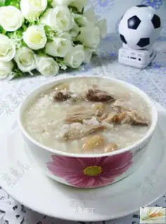 Porridge of peanut rice chops