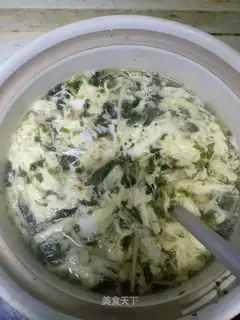 Gold pins and eggs soup