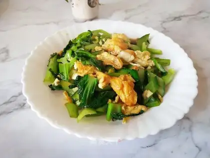 Fried eggs with oil