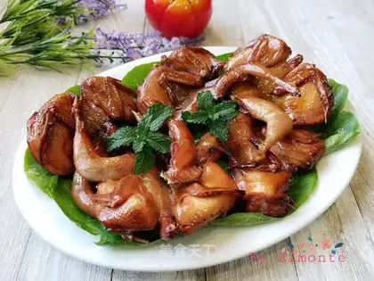 A quail of honey