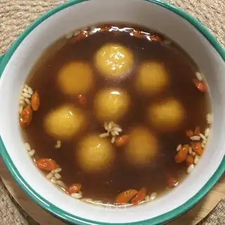 Red sugar wine for round