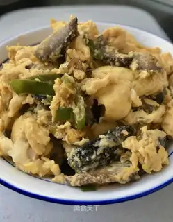 Sea cucumber squirming eggs