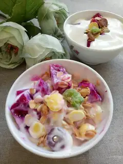 Fruit cereal yogurt