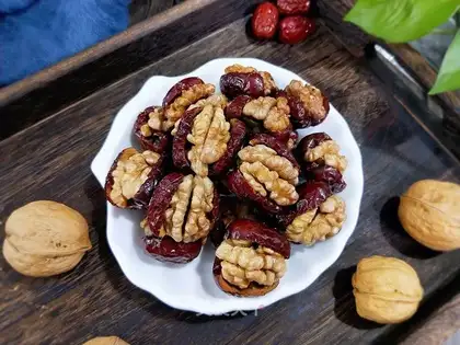 Red dates and walnuts