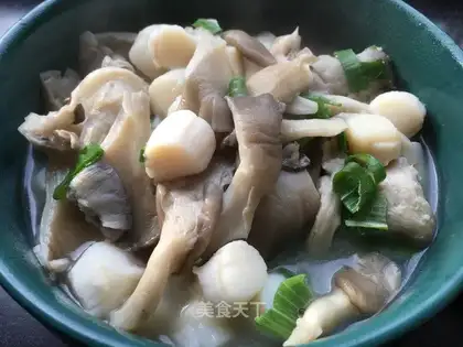 Fresh saloon mushrooms