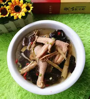 Yellow Mountain chicken soup