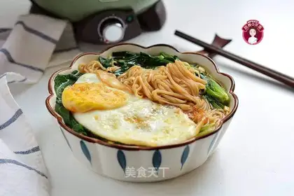 Fried omelet noodles