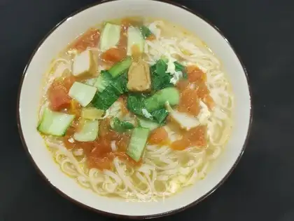 Tomato noodle soup