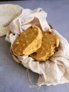 Corn-fruit buns