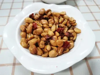 Spicy peanuts