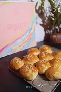 Milky almond bread
