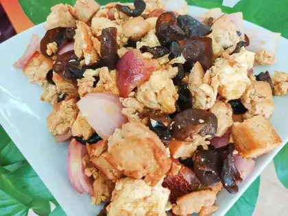 Red roasted eggs tofu