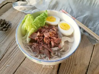 Wheat beef noodles