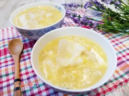 Pyramid needle and mushroom corn soup