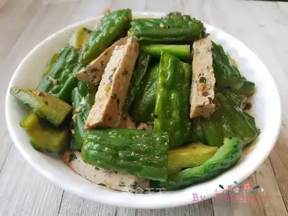 Fish cakes and bitter melons