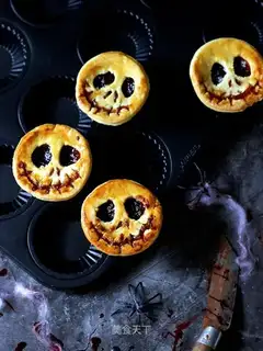 "Hallowsface strawberry pie."