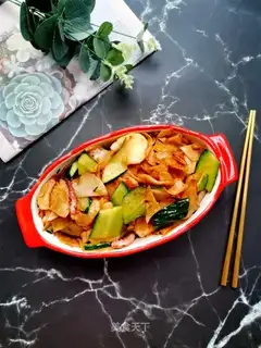 A dry pot of dragonfish