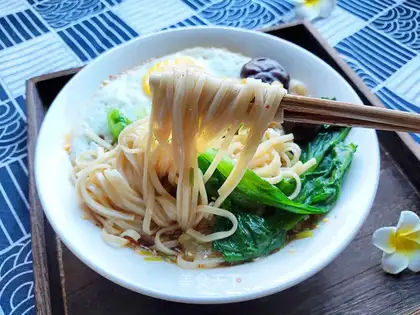 Fried egg noodles for mushrooms