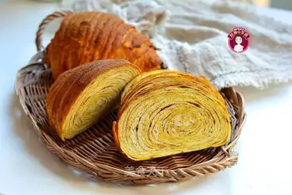 Ginger and yellow rolls