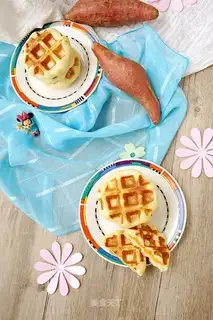 Cheese and potatoes with soybean waffles
