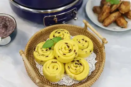 Pumpkin rolls