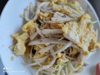White silk fried eggs