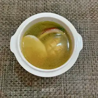 Chicken soup with abalone egg glue