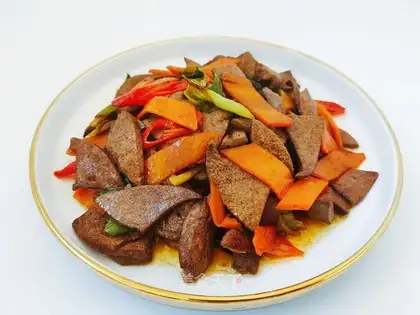 Onions of pork liver