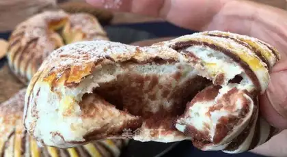 Red bean roll