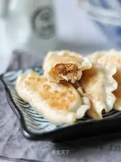 Korean pickle pork dumplings