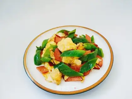 Cream pepper fried eggs