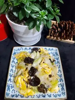 Onion fried eggs, Black Muir