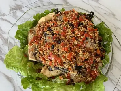 Pyramid chopping fish head